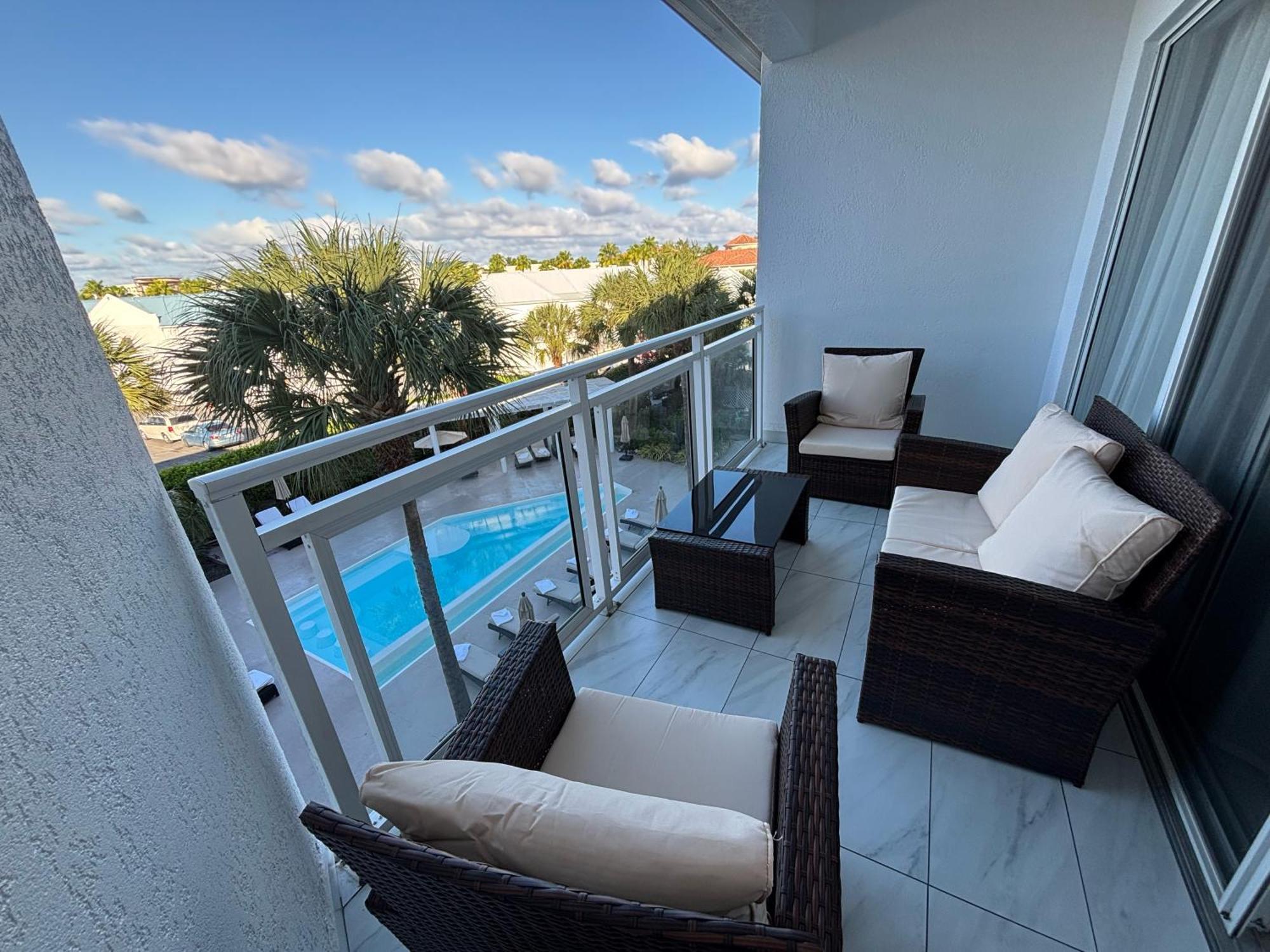 Grace Bay Suites Eksteriør billede